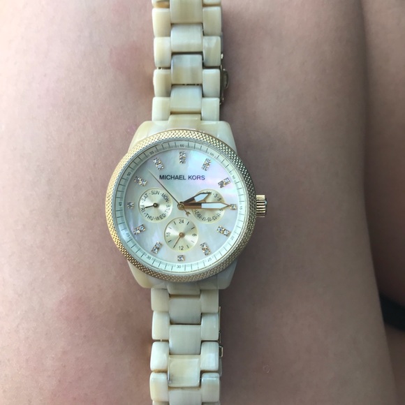 Michael Kors tortoise gold watch - Picture 2 of 4